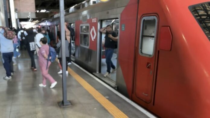 Linha 11-Coral entra em processo de normalização após mais de 20 horas com problemas