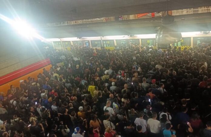 Linhas 1-Azul e 3-Vermelha do Metrô voltam a operar com normalidade após falha em pantógrafo da linha 11-Coral da CPTM prejudicar circulação nesta segunda (3)