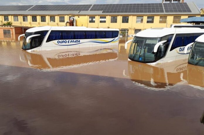 Mais de 70% das empresas de transportes no Brasil sofreram prejuízos pelas mudanças climáticas, diz estudo inédito