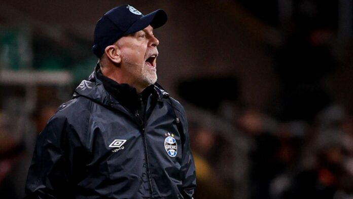 Mano Menezes fora do Grêmio? Clube tem data por conversa e ê permanência na Série A como 'fator decisivo'