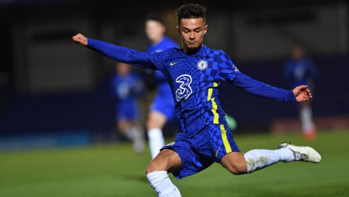 O campeão do mundo e ex-Chelsea que busca volta por cima na 4ª divisão e o que assistir no Disney+