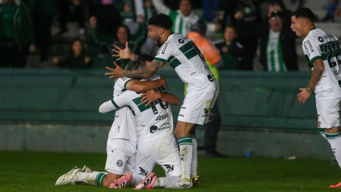 O que Coritiba precisa para ser campeão da Série B na rodada e o que assistir no Disney+