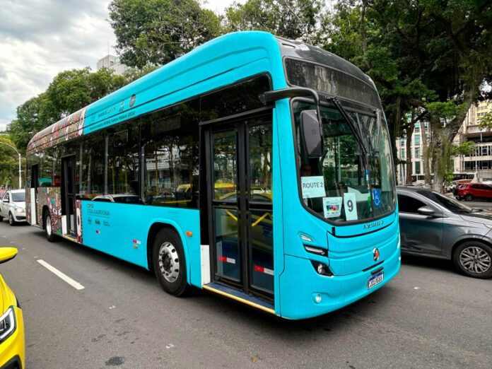 Ônibus Attivi Integral, modelo 100% elétrico da Marcopolo, transportará delegações da Cúpula Mundial de Prefeitos da C40 no Rio de Janeiro