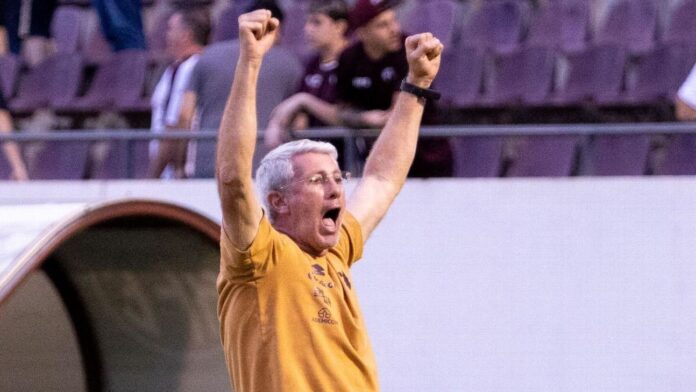 Série B: Athletico-PR evita título do Coritiba após virada épica, Criciúma se dá bem, e última rodada será insana