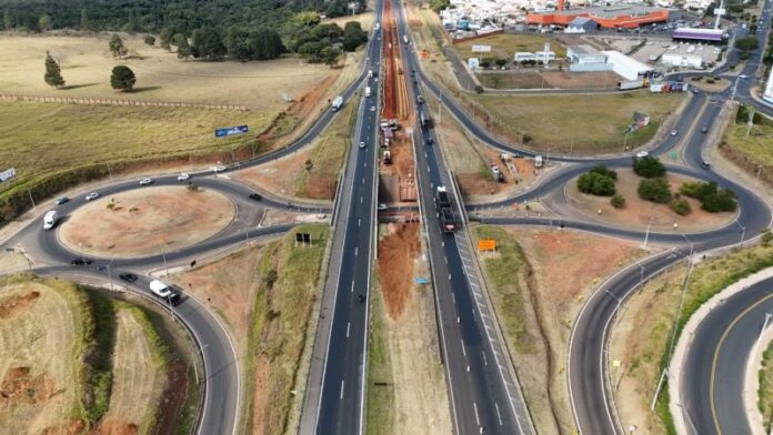 Viaduto na Rodovia Washington Luís, em São Carlos (SP), será interditado para lançamento de vigas neste sábado (08)