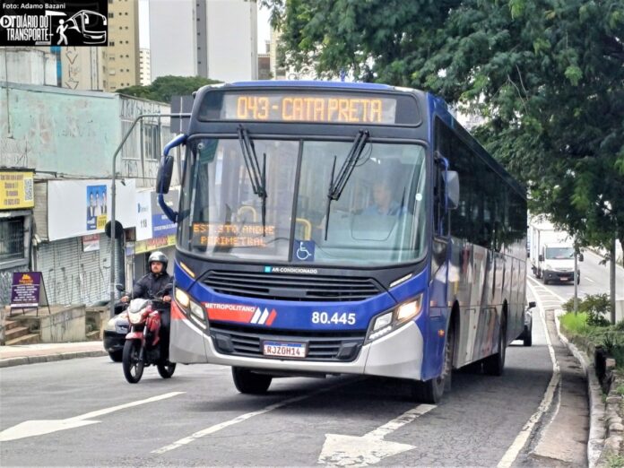 Projeto prevê proibição em chuva forte, no centro expandido e em faixas de ônibus. Motos terão pontos