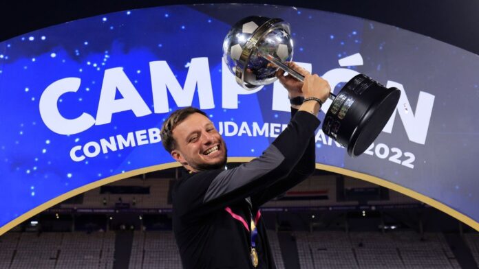 Algoz de Flamengo e São Paulo e passagem apagada pelo futebol brasileiro: quem é Martín Anselmi, novo técnico do Botafogo