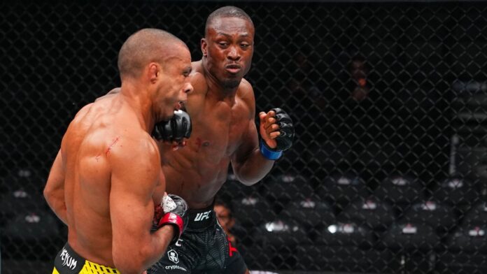 Americano vai às lágrimas após 'acabar' com Edson Barboza no UFC 323