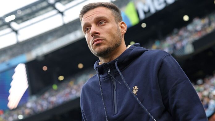 Botafogo anuncia a contratação do técnico Martín Anselmi, ex-Porto