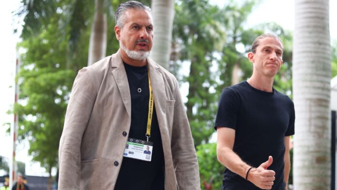 Boto responde sobre futuro de Filipe Luís e diz que Vinicius Jr. vai voltar ao Flamengo: 'Isso é certo'