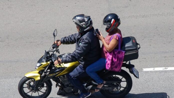 Câmara aprova regulamentação dos mototáxis na cidade de São Paulo, mas com mudanças em relação ao projeto original. Confira as principais