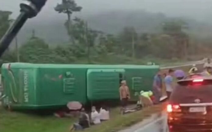 Colisão entre ônibus e carreta deixa feridos na BR-364, em Nobres (MT) nesta segunda-feira (22)