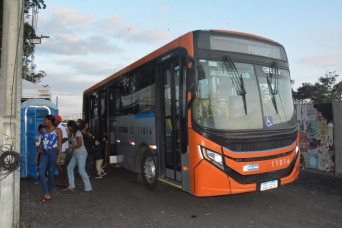 Feira de Santana (BA) amplia oferta de ônibus para atender comércio no período natalino