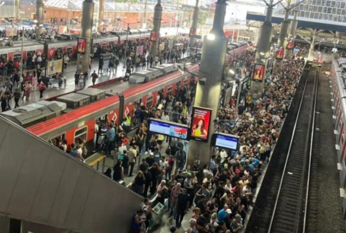 Linha 12-Safira volta a operar com normalidade após trecho alagado nesta terça-feira (16)