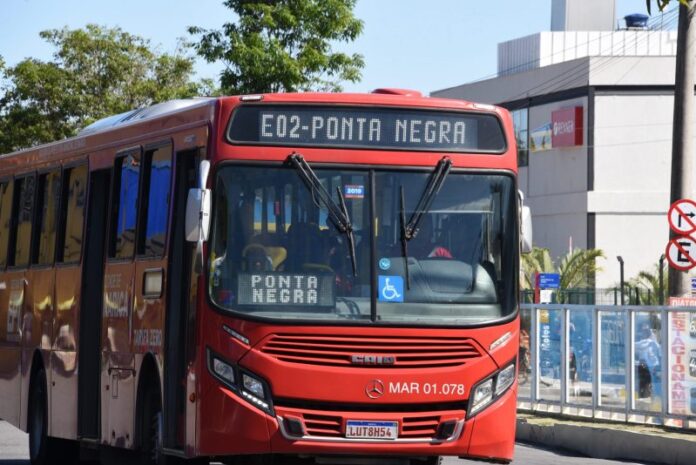 Maricá (RJ) amplia viagens dos ônibus Vermelhinhos na virada para 2026