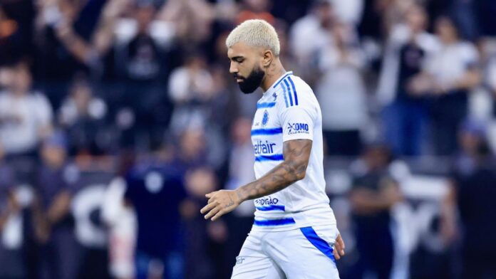 Pai de Gabigol desabafa, cita erros de atletas do Flamengo e até de Dembélé para defender filho das críticas no Cruzeiro: 'Vão ser crucificados?'