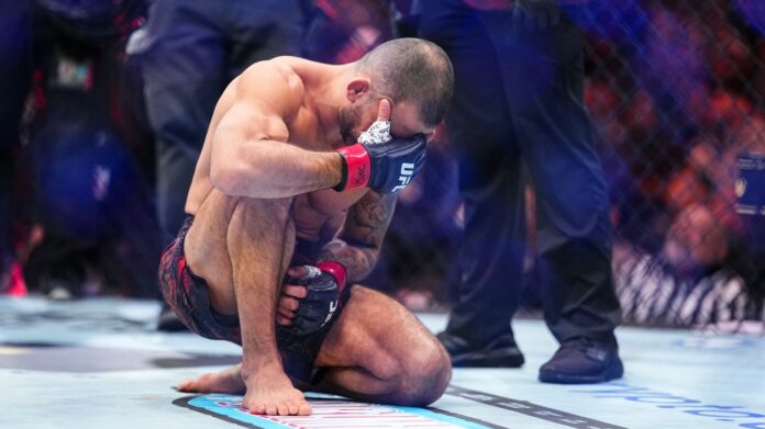Pantoja 'choca o mundo' com lesão em menos de 30 segundos e perde cinturão do UFC