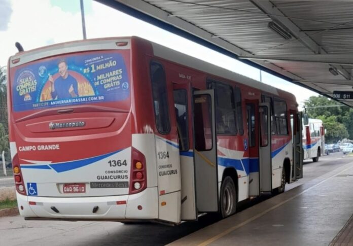 Paralisação no transporte coletivo de Campo Grande (MS) prejudica passageiros nesta segunda-feira (15)