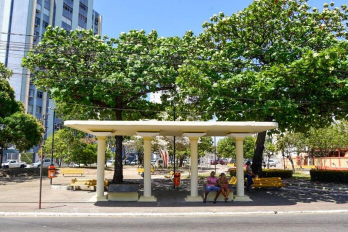 Ponto de ônibus histórico de Aracaju (SE) é restaurado no Centro da capital