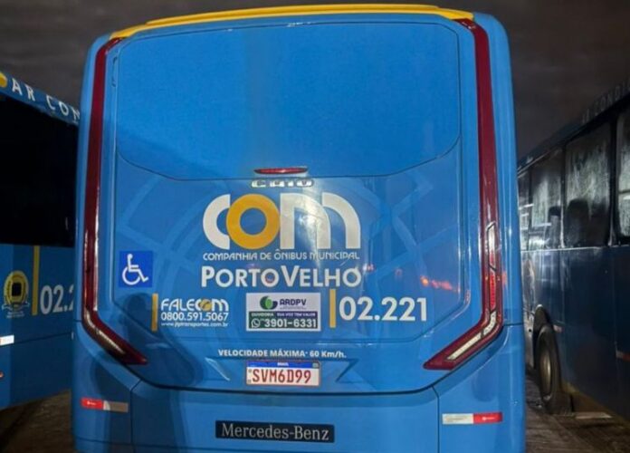 Porto Velho (RO) amplia diálogo com passageiros por meio de adesivos nos ônibus