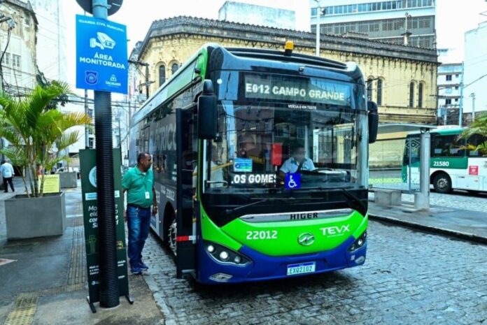 Salvador (BA) amplia período de funcionamento de linha experimental no Centro Histórico com ônibus elétrico
