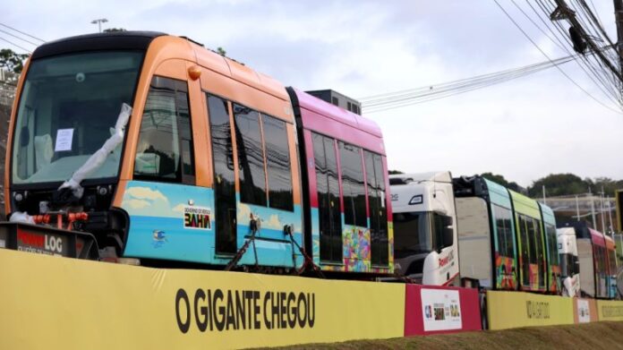 Salvador (BA) recebe primeiras composições do VLT, que entra na fase inicial de implantação