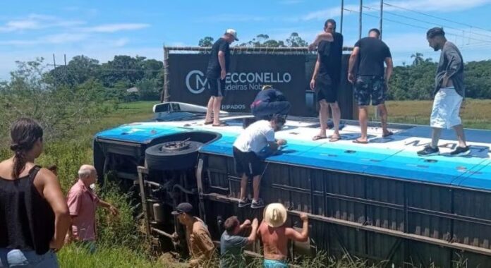 Tombamento de ônibus deixa várias vítimas na Rota do Sol, no Rio Grande do Sul, neste sábado (27)