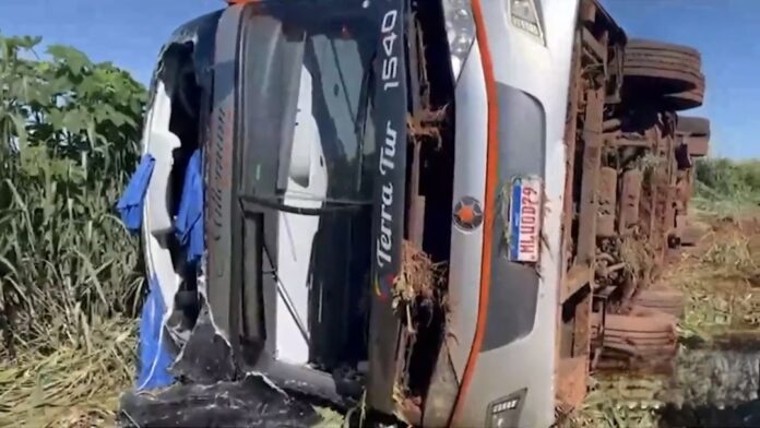Tombamento de ônibus na BR-163, em Sonora (MS), deixa mortos e feridos nesta quarta-feira (24)