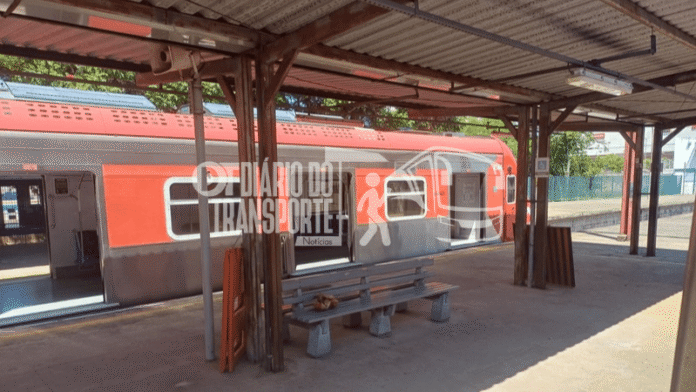Trem da linha 10-Turquesa apresenta problemas e obriga passageiros a desembarcar em Santo André
