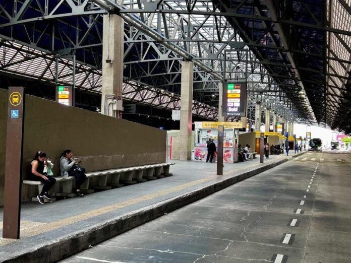 ViaQuatro instala 100 novos bancos de concreto no Terminal Vila Sônia