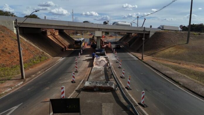 Viaduto da Universidade Federal de São Carlos (SP) será interditado neste fim de semana para içamento de vigas