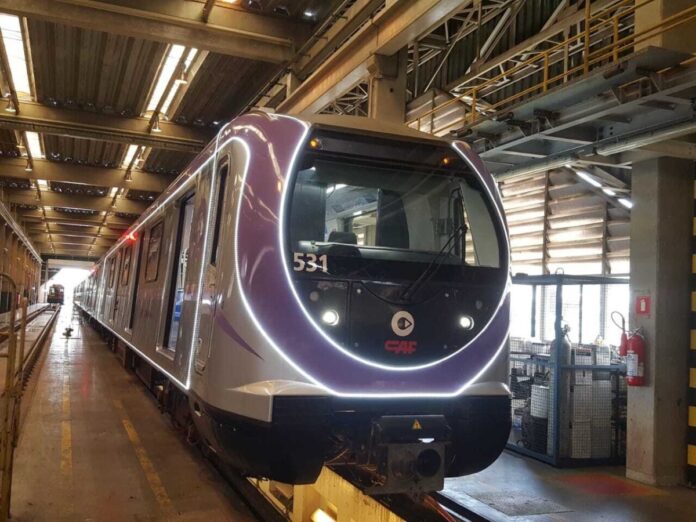 Linha 5-Lilás de metrô amanhece com operação normalizada neste domingo (04) após problema em pantógrafo de trem