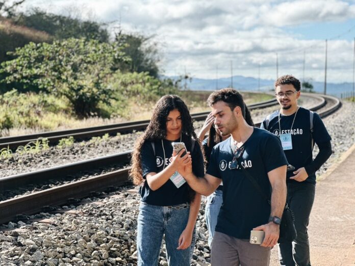 projeto cultural mobiliza jovens ao longo da ferrovia Vitória–Minas até 2028