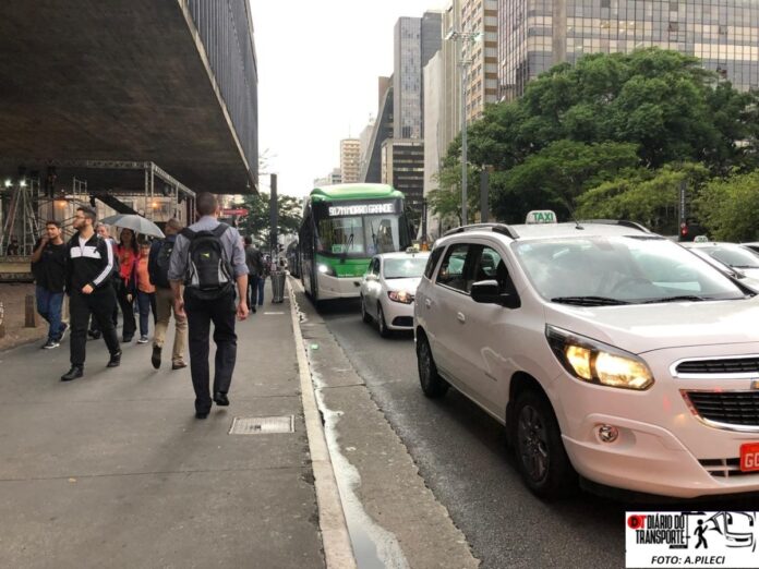 Quer transporte público de qualidade? Então aceite perder espaço para o carro