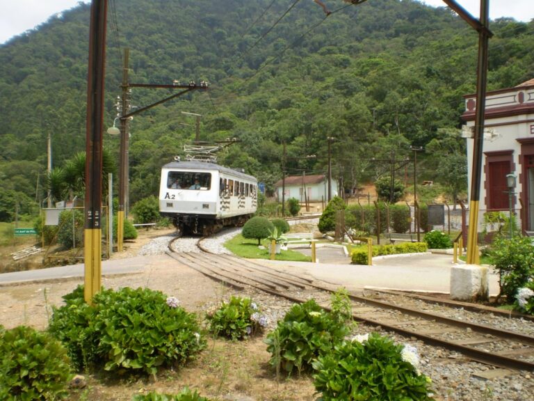 Decreto de Tarcísio autoriza licitação e estabelece regulamento da concessão da Estrada de Ferro de Campos do Jordão