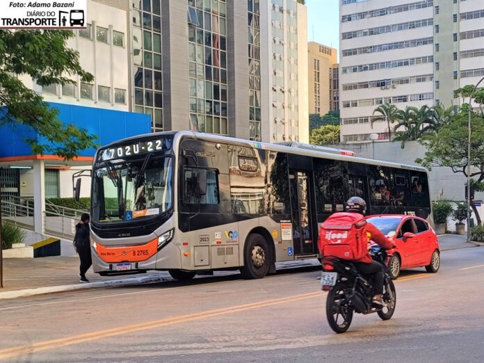 Vendas de ônibus registra alta em 2025 e Fenabrave prevê crescimento de 3% para 2026, mas são emplacamentos de motos que estouram com recorde histórico