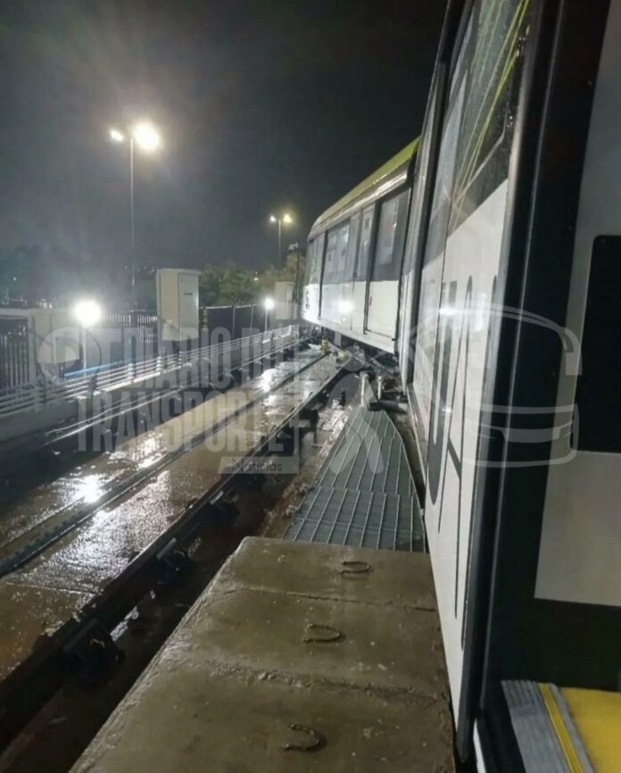 Passageiros do Aeromóvel do Aeroporto de Guarulhos (People Mover) são obrigados a desembarcar no meio do caminho e seguir na via elevada