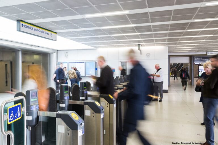 Londres investe cerca de 1,1 bilhão de dólares para modernizar e ampliar os meios de pagamento do transporte público