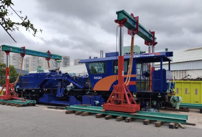 TIC Trens recebe novo veículo de manutenção da China no Pátio Lapa