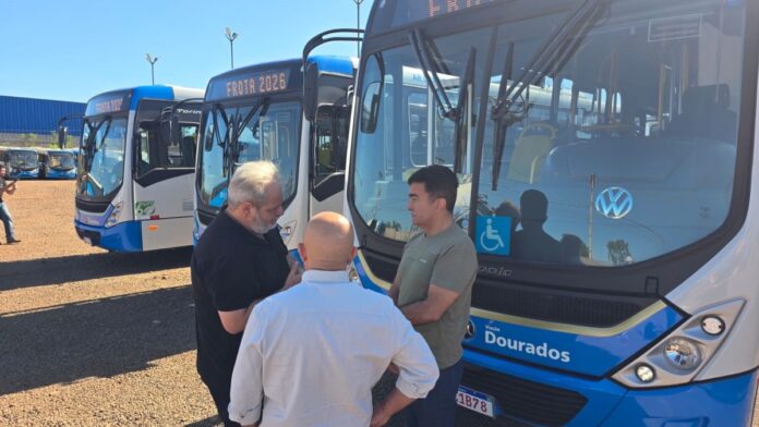 Dourados (MS) amplia frota do transporte coletivo com quatro novos ônibus após renovação contratual
