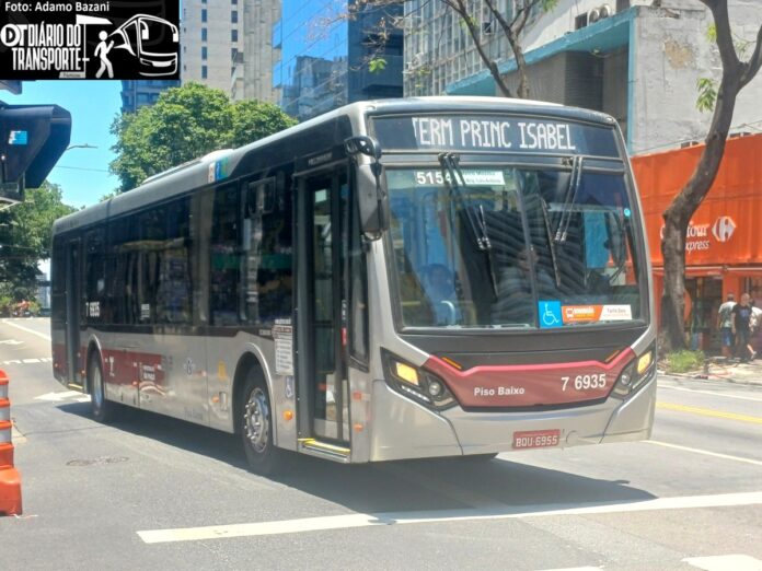São Paulo tem 4,9 mil ônibus circulando neste domingo (25), aniversário da cidade