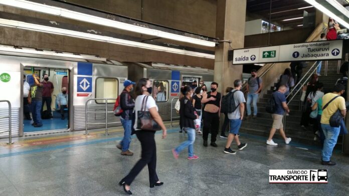 Linha 1-Azul do Metrô volta a funcionar normalmente nesta quarta-feira (28); serviço teve atendimento prejudicado durante falha