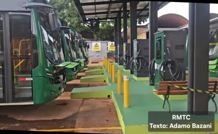 Os maiores ônibus elétricos biarticulados com o maior eletroposto se tornam realidade na vida da população com Volvo, Marcopolo e Nansen – Diário do Transporte está no BRT de Goiânia
