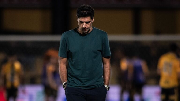 Abel Ferreira admite ‘golpe duro’ após goleada e sai em defesa de jogadores da base do Palmeiras: ‘Sei o que estou fazendo’