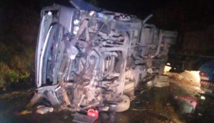 Acidente com micro-ônibus na BR-116, na Bahia, deixa diversas vítimas em Ipiaú (BA)