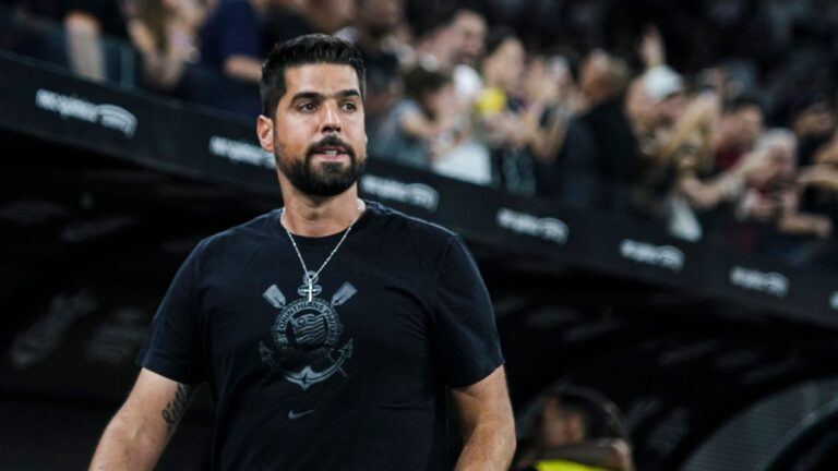 Antonio Oliveira cobra dívida de R$ 500 mil do Corinthians na Justiça