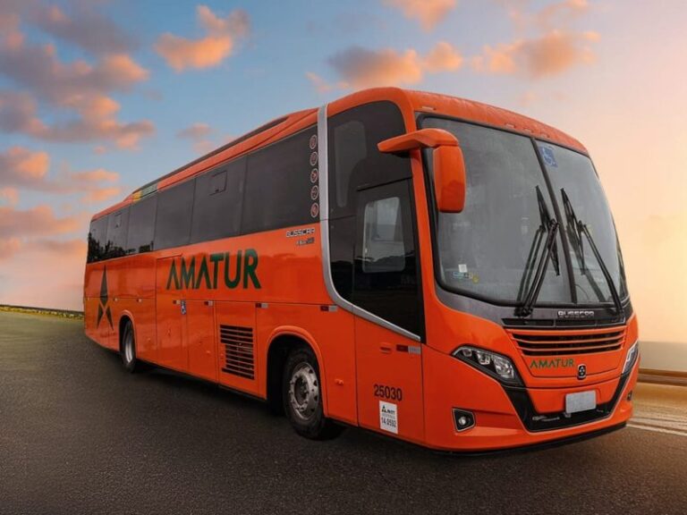 BUSSCAR realiza entrega de modelo El Buss 340 para empresa AMATUR