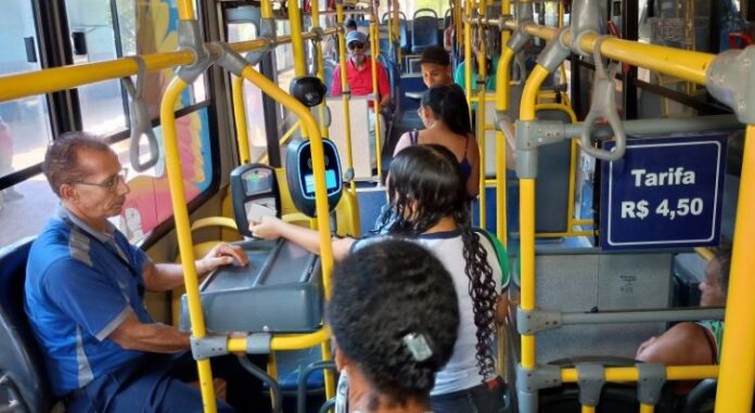 Cadastro para transporte escolar em ônibus circular de Araras (SP) começa nesta segunda-feira (05)