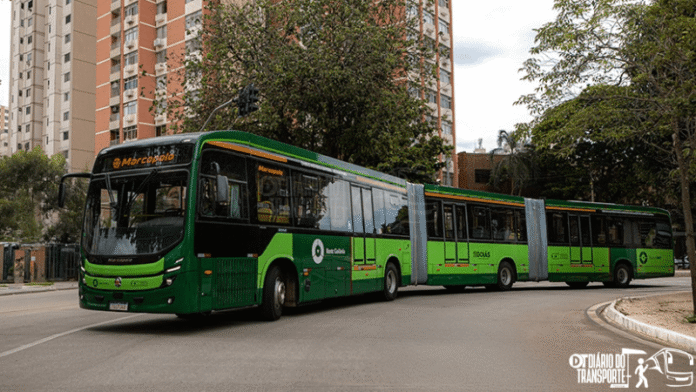 Caiado entrega ônibus elétricos biarticulados da Volvo na sexta (30) em Goiânia. Diário do Transporte fará cobertura no local