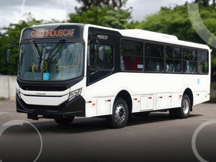 Caio, em parceria com ADONE Project Management, entrega 100 ônibus Apache Vip para Angola